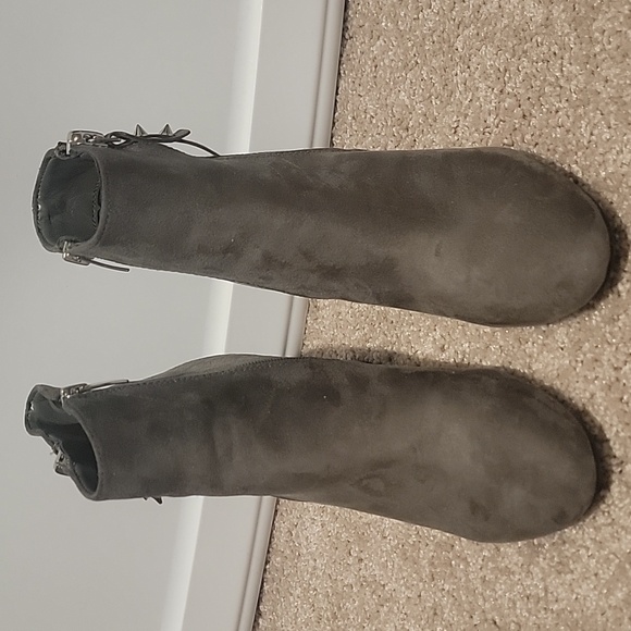 Gray suede ankle boots - Picture 3 of 8